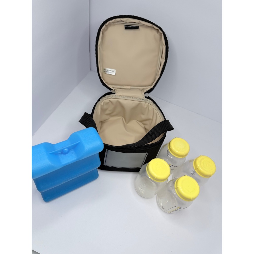 Medela Breast Milk Cooler Set with 4 5oz Bottles and Contoured Ice Pack Black